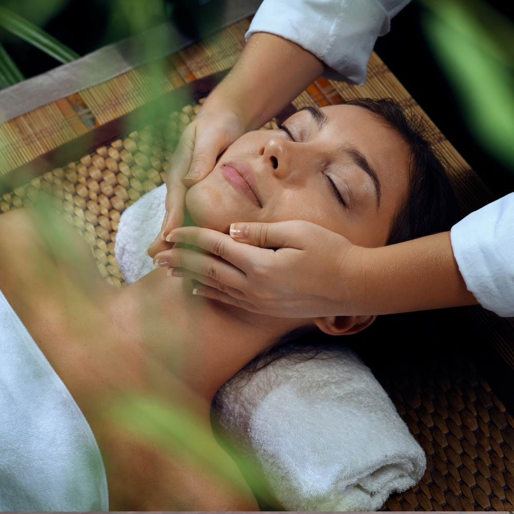 Uzman terapistler eşliğinde spa uygulaması